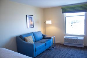 Hampton Inn & Suites Big Rapids, Mi的休息区