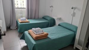 Motion Chueca Hostel客房内的一张或多张床位