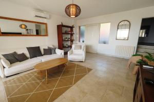 Χώρος καθιστικού στο Manou - Beach by foot Garden Sea view - by TGB +51 φωτογραφίες