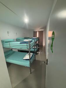 Motion Chueca Hostel客房内的一张或多张床位