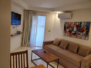 a living room with a couch and a table at luxury marsa beach 2 in La Marsa