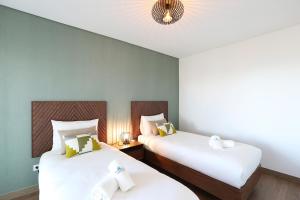 En eller flere senge i et værelse på T2- Ocean House at Mar à Vista + 32 billeder