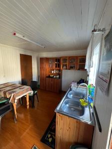 Kuchyň nebo kuchyňský kout v ubytování Casa amplia Queule