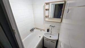 Ένα μπάνιο στο AC 2 room apartment, Sancova 25