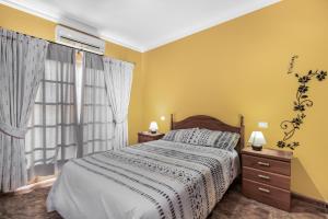 Ένα ή περισσότερα κρεβάτια σε δωμάτιο στο Solarium Agaete Valley Retreat 3-BR