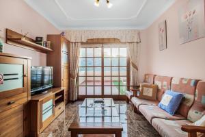 Μια τηλεόραση ή/και κέντρο ψυχαγωγίας στο Solarium Agaete Valley Retreat 3-BR
