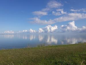 Un paisaje natural cerca del barco