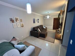 a living room with a couch and a chair at Sobrado, 4 Quartos, Piscina, até 12 pessoas in Foz do Iguaçu