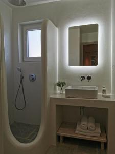 Baðherbergi á Elysian Villas Ios