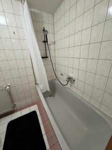 Koupelna v ubytování 2-Raum Ferienwohnung Zentrumsnah Plauen + 6 fotografií