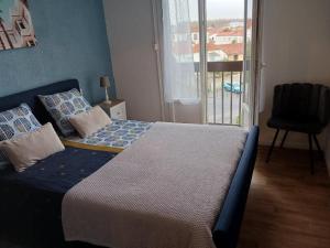 Posteľ alebo postele v izbe v ubytovaní APPARTEMENT T2 confort,Parking,balcon,près Parc des Expositions,10 minutes plage