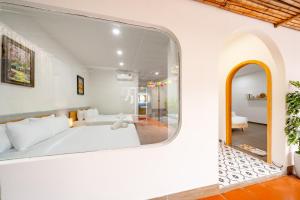 Postel nebo postele na pokoji v ubytování 5min Walk MyKhe Private Pool Villa + 90 fotografií