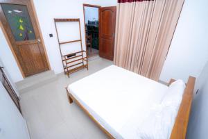 Postel nebo postele na pokoji v ubytování Kandy Grand Hill