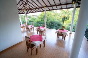 Balkón nebo terasa v ubytování Kandy Grand Hill