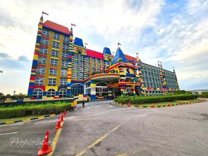 a large building with a parking lot in front of it at Spacious Cozy Elysia Suite Johor Bahru Legoland in Iskandar Puteri