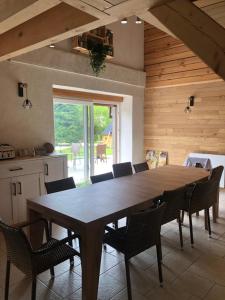 Posezení v ubytování L'Hôtel Enfoncé, chambres d'hôtes
