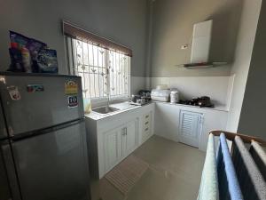 Η κουζίνα ή μικρή κουζίνα στο บ้านมีสุข แก่งกระจาน