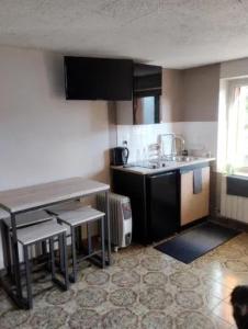 Kuchyň nebo kuchyňský kout v ubytování Charmant studio à Aubusson avec terrasse 35 m²
