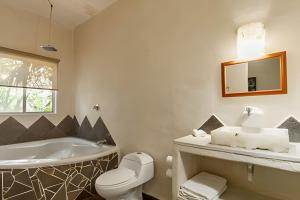 Un baño de Ecosoul Libelula villa