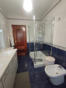 Et badeværelse på Villa Santamaría + 38 billeder