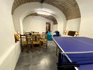 a dining room with a ping pong table in a room at Cal Gerani in Rabós