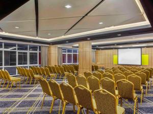 ibis Styles Bekasi Jatibening商务区和/或会议室