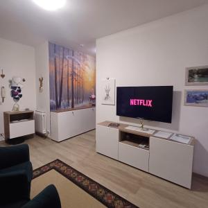 TV a/nebo společenská místnost v ubytování holiday home il tuo piccolo angolo di paradiso