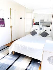 Posteľ alebo postele v izbe v ubytovaní Paris Eiffel Studio + 9 fotografií