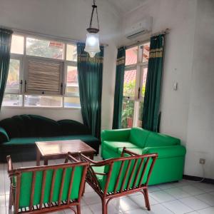 Posezení v ubytování Villa Beach Anyer 1 by Anyer Adventure + 1 fotografie
