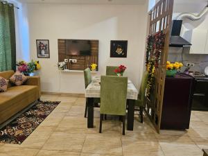 Posezení v ubytování Luxury Flat By Trendy Feels