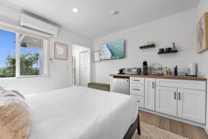 Nhà bếp/bếp nhỏ tại South O Bungalow 2 - Deluxe Queen Studio + Patio