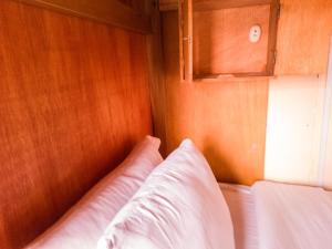 A bed or beds in a room at Loki Cusco
