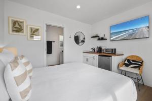 Køkken eller tekøkken på South O Bungalow 5 - Deluxe Queen Studio + Patio + 17 billeder