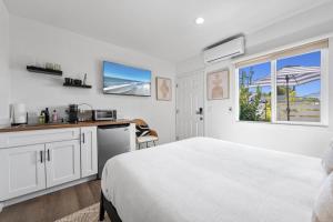 Køkken eller tekøkken på South O Bungalow 5 - Deluxe Queen Studio + Patio