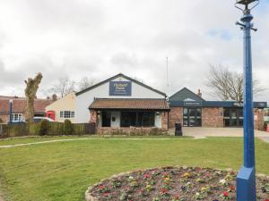 a building with a blue pole in front of it at Ivy in Filey