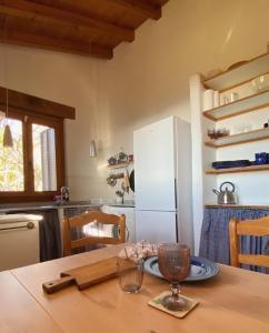 a kitchen with a table with a glass on it at Vergel San Pedro in Torremenga