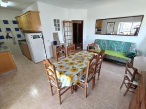 a kitchen and dining room with a table and chairs at Casa Francis in Aljezur