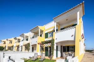 Budova, kde se prázdninový dům nachází + 11 fotografií