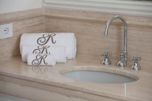 A bathroom at Relais Villa Russo