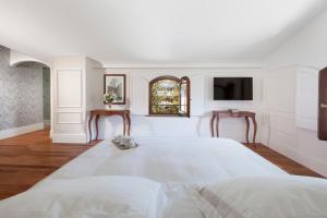 A bed or beds in a room at Relais Villa Russo