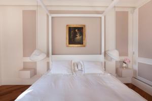 A bed or beds in a room at Relais Villa Russo