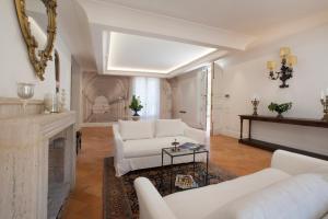 A seating area at Relais Villa Russo