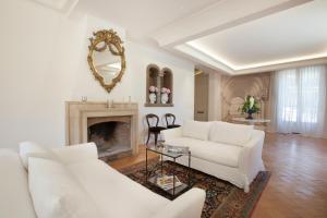 A seating area at Relais Villa Russo