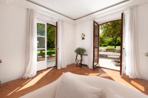 The swimming pool at or close to Relais Villa Russo