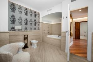 A bathroom at Relais Villa Russo