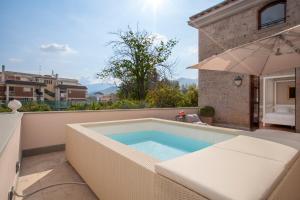 The swimming pool at or close to Relais Villa Russo