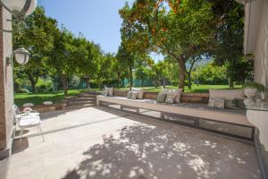 A garden outside Relais Villa Russo