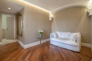 A seating area at Relais Villa Russo