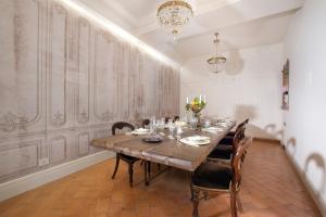 A seating area at Relais Villa Russo