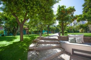 A garden outside Relais Villa Russo